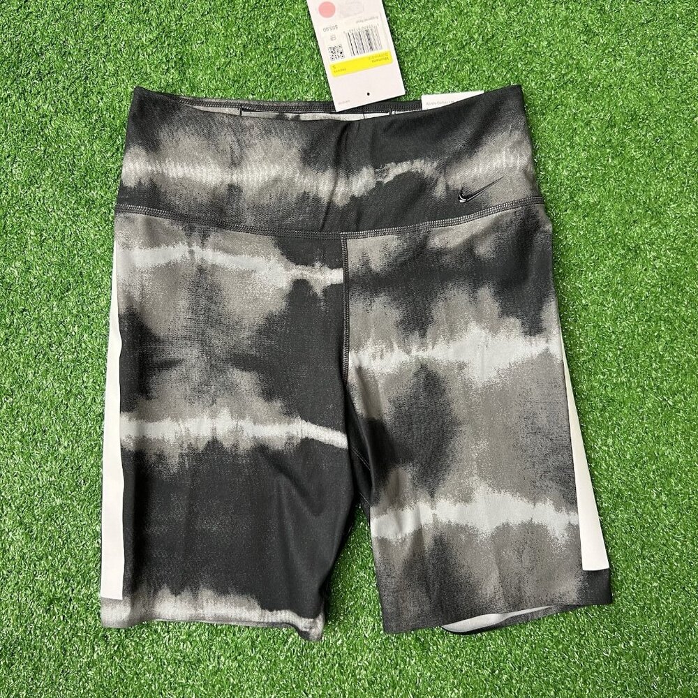 Nike Biker Shorts Size Small Womens 7" Dri Fit One Luxe Mid Rise Black